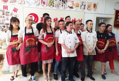 成都小郡肝串串火鍋哪里可以學習正宗底料?短期串串火鍋底料培訓