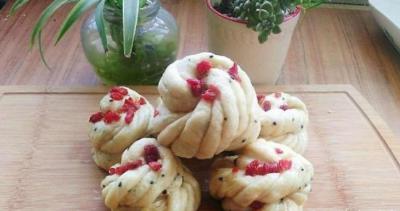 不會(huì)做花卷的可以試試這個(gè)方法,很簡(jiǎn)單,一看就會(huì),好吃又好看