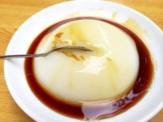 夏季天熱,在家自制特色小吃涼糕,方法簡單