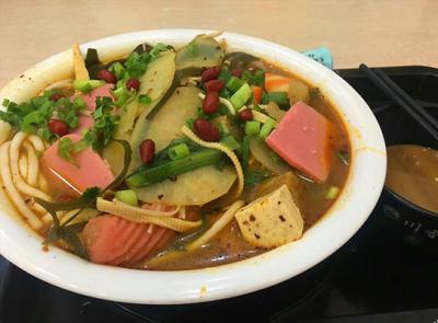 麻辣燙技術(shù)培訓(xùn)哪家好?價格實惠口味多樣化