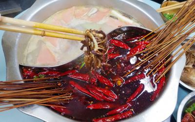 四川串串香技術培訓哪里好?蜀味緣菜品腌粉的配方教學