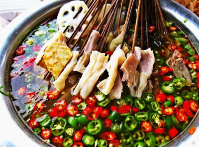  學青紅油缽缽雞技術(shù)做法哪里好？傳統(tǒng)的小吃