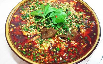 冒菜小吃培訓(xùn)學(xué)校怎樣選?培訓(xùn)底料炒制保存方法